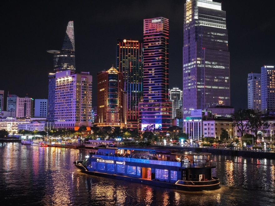 Icon Saigon – Trải Nghiệm Ăn Tối Sang Trọng Trên Du Thuyền 5 Sao Ở Hồ Chí Minh