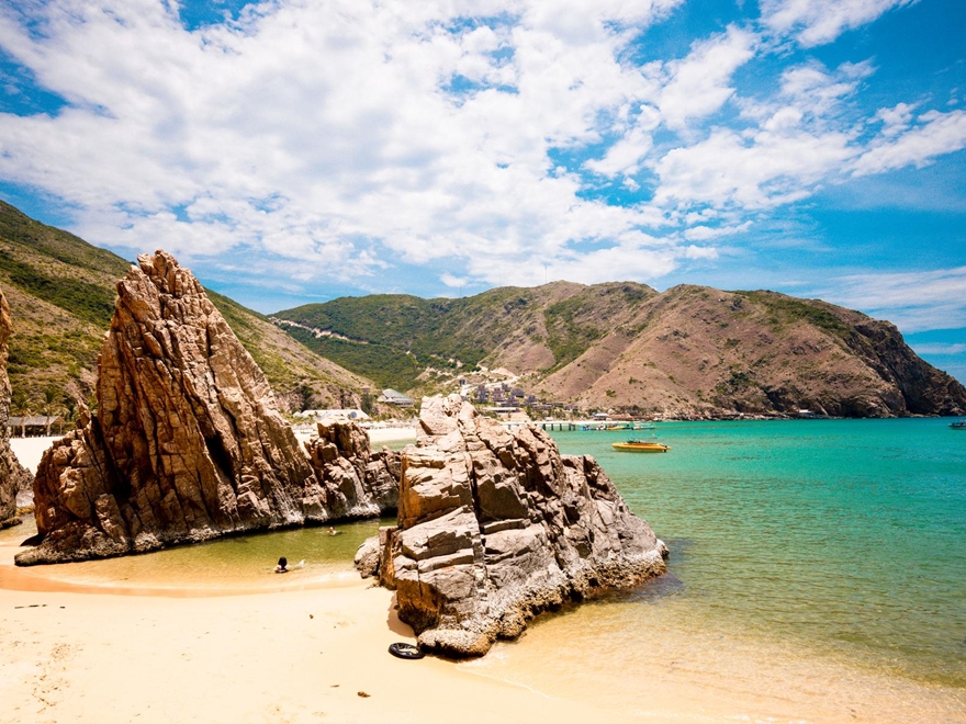 FREE & EASY FLC QUY NHON BEACH & GOLF RESORT FLC GRAND HOTEL