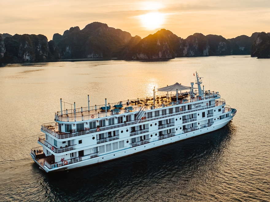 Du Thuyền Trong Ngày Ambassador Day Cruise
